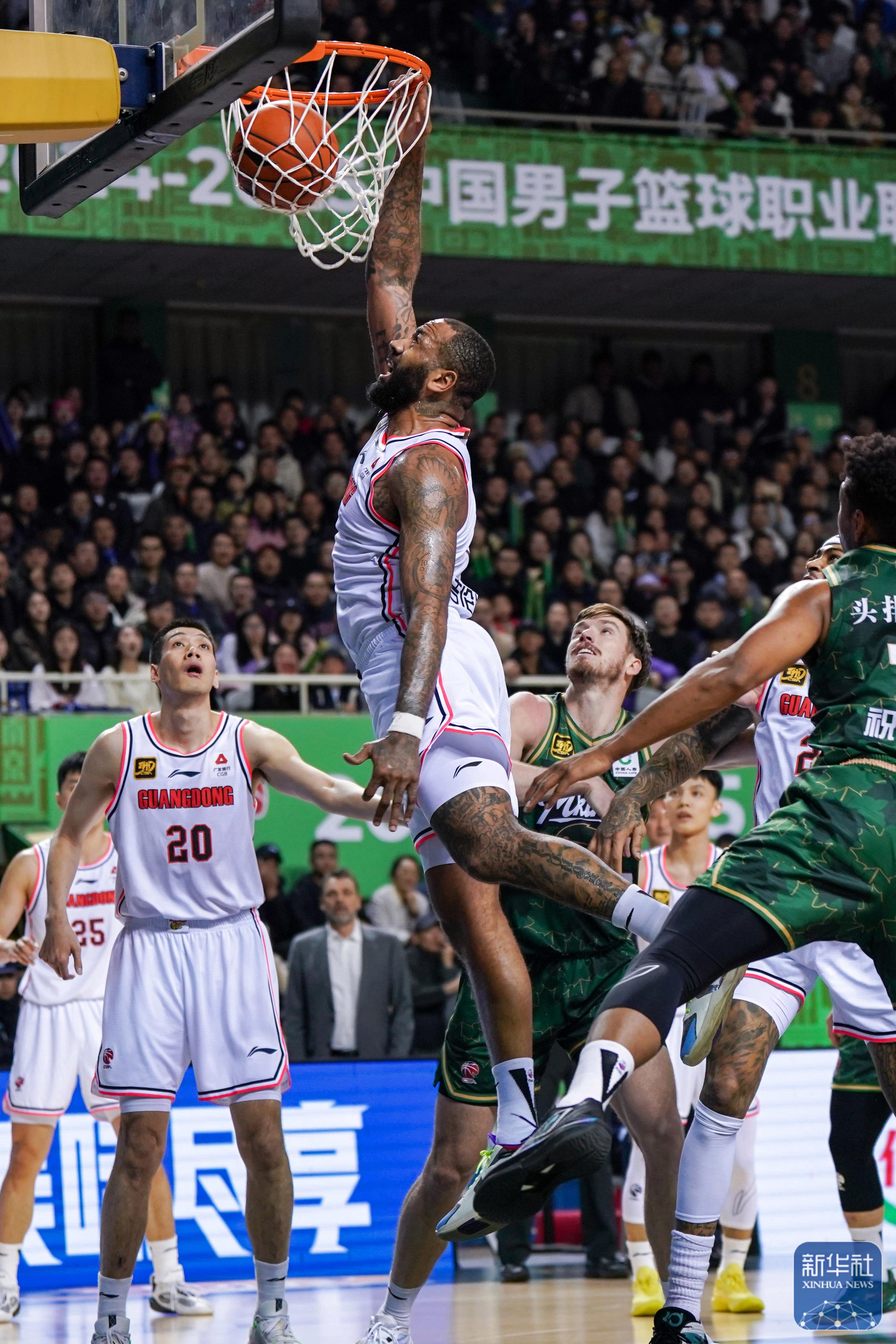 开云中国网站-包含犹他爵士迎CBA常规赛关键赛，清晨防线松动，气氛紧张，球队文化再被提及的词条