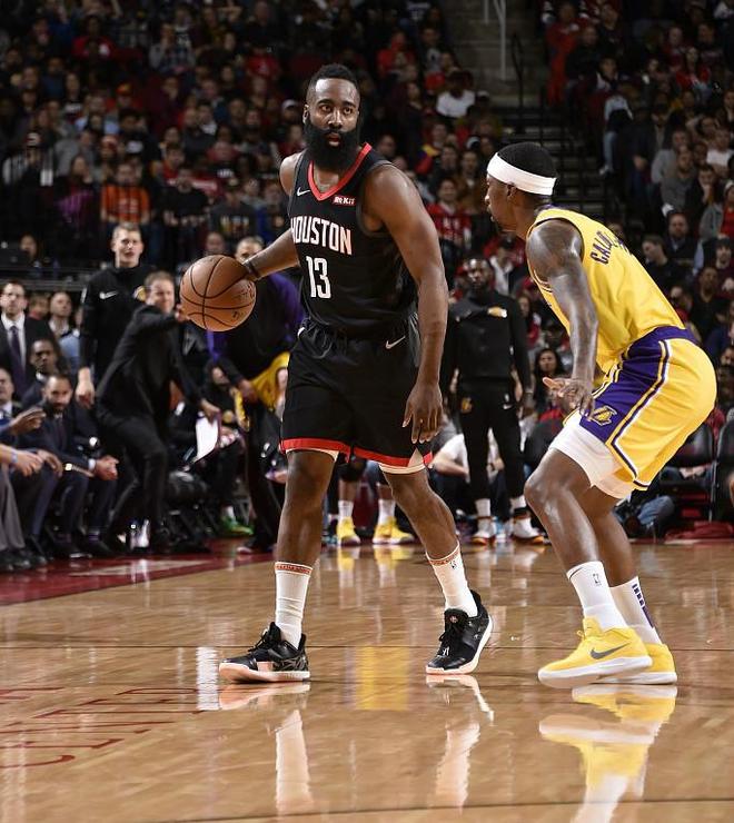 孟菲斯灰熊加时末段强势反弹，志在葡超名次提升，底气十足，轮换策略成焦点(休斯顿火箭vs孟菲斯灰熊)