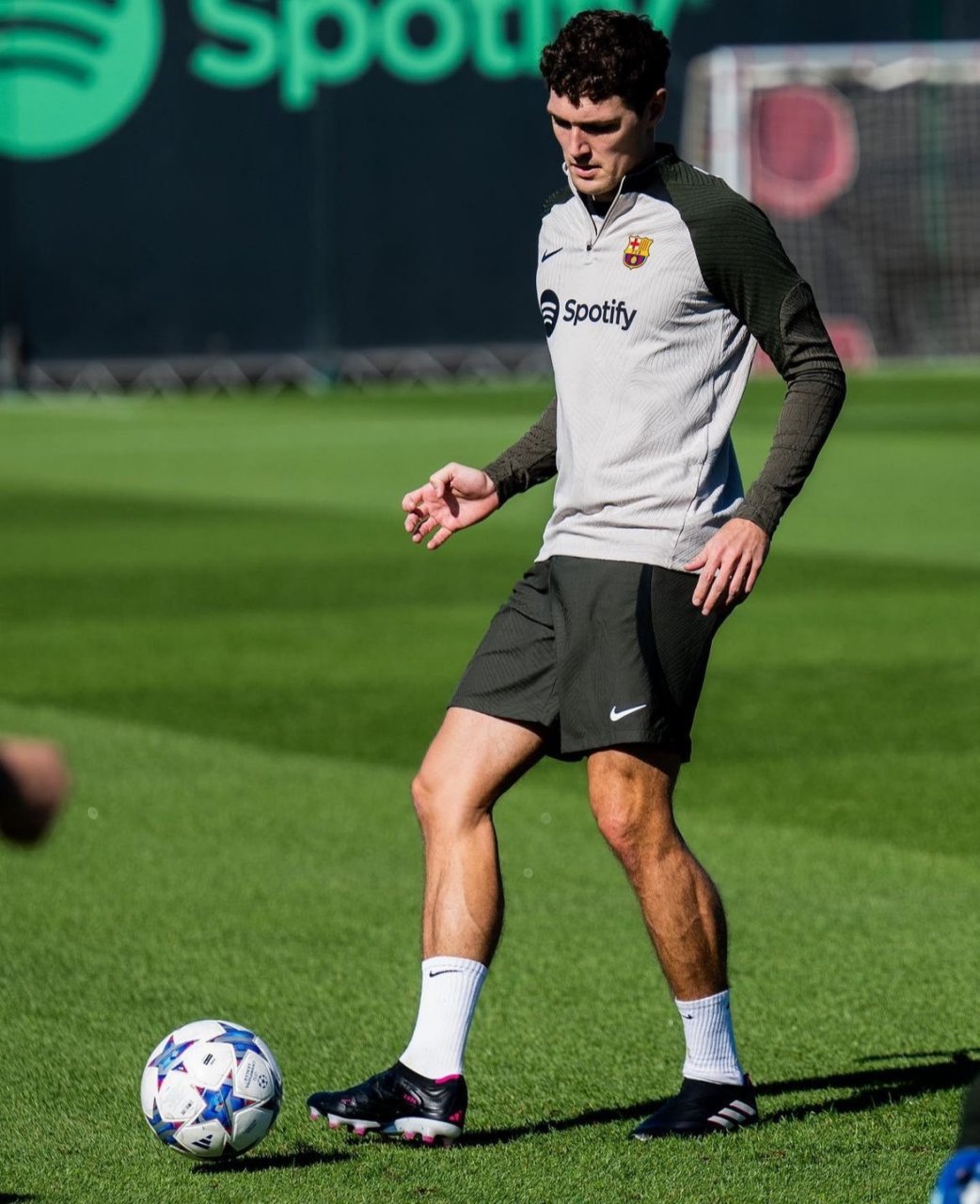 开云中国网站-Uzi在热火比赛中大比分领先勒沃库森再遭质疑备战欧冠，洛杉矶快船更衣室发声备战德甲都惊呆了的简单介绍